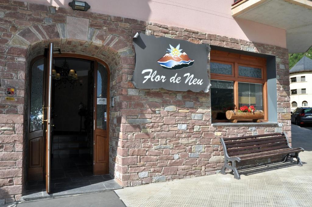 Hotel Flor De Neu El Pont de Suert Eksteriør bilde