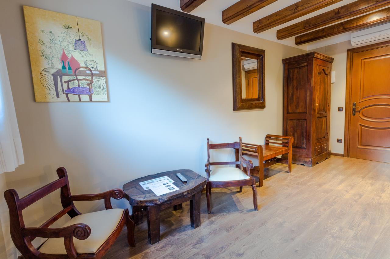 Hotel Flor De Neu El Pont de Suert Eksteriør bilde
