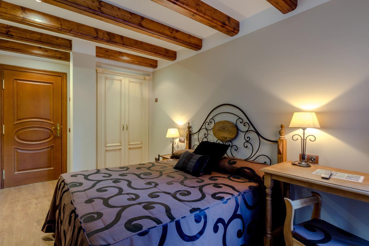 Hotel Flor De Neu El Pont de Suert Eksteriør bilde